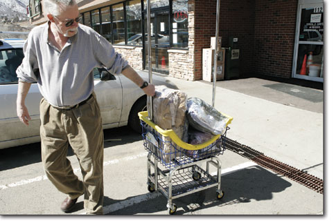 Bill Morrow, of King Center Laundry, takes a commercial order of
clean laundry out to his delivery van on Monday morning.