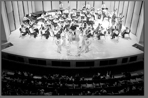 The Durango Youth Symphony and the Durango Dance Center Dancers
in a performance of Tchaikovsky's 