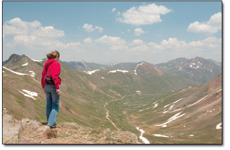 Lindsey Goding, of Omaha, takes a perilous peek over the edge of
California Pass.