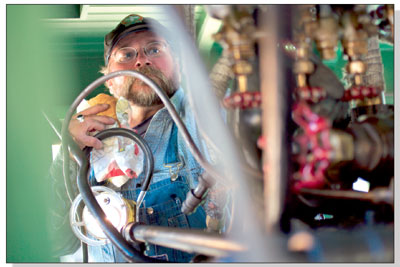 Engineer Steve Otten grabs a quick lunch as he makes a few
adjustments to the heart of the locomotive at Cascade Canyon.