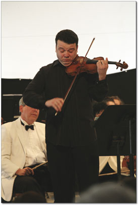 Vadim Gluzman solos during Violin Concerto No. 3 in G, K.
216